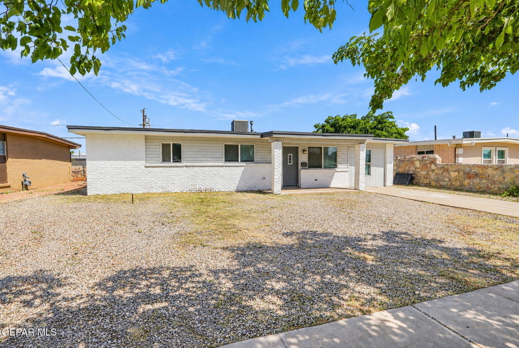 10532 Goodman Street - Photo 2