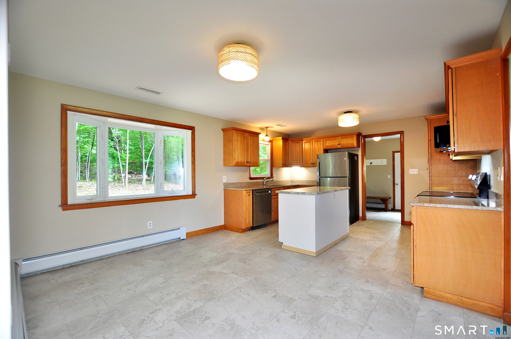 84 Holcomb Street - Photo 15