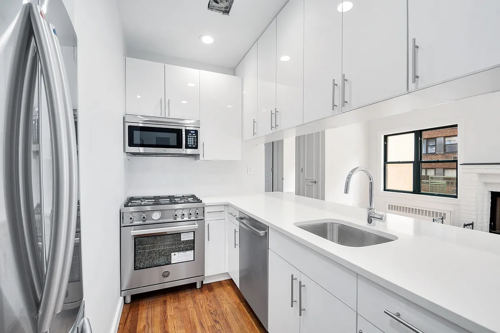 226 East 70th Street - Photo 2