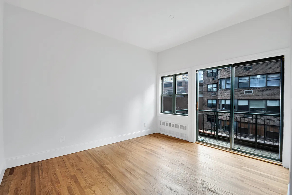 226 East 70th Street - Photo 4
