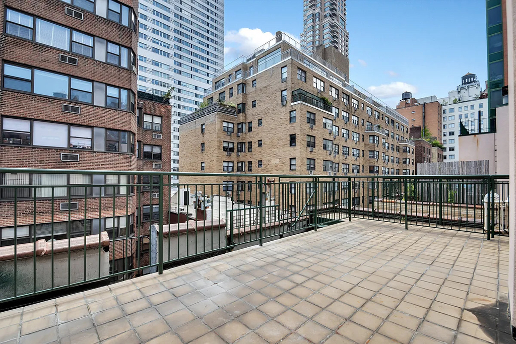226 East 70th Street - Photo 3