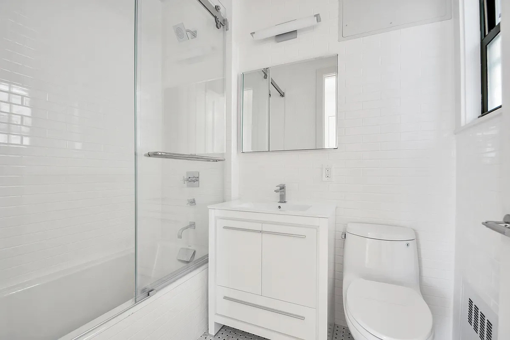 226 East 70th Street - Photo 5