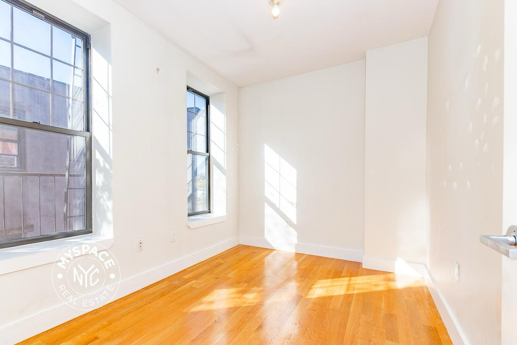 40 Malcolm X Boulevard - Photo 1