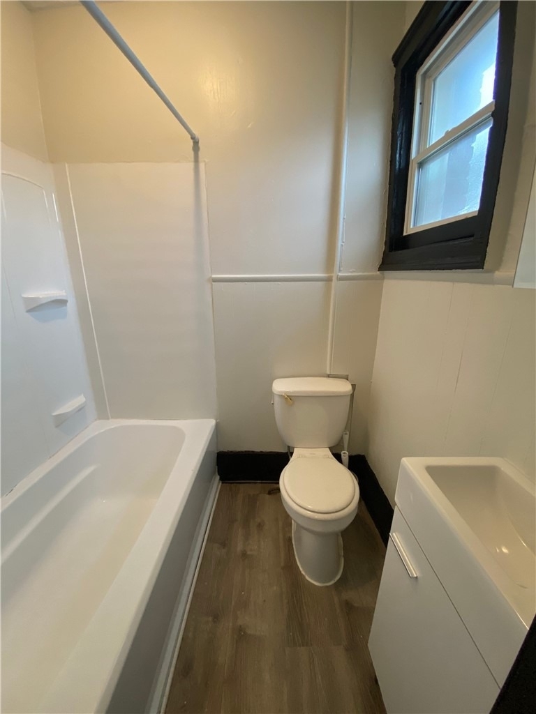 111-115 Lyell Avenue - Photo 9