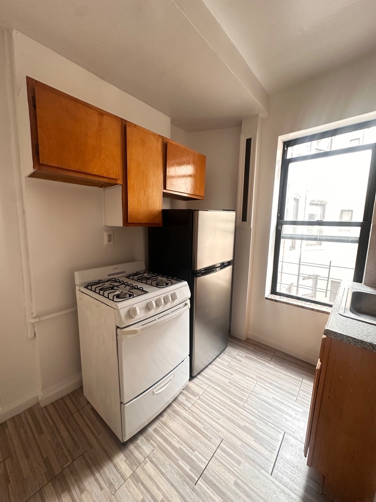 321 East 108th Street - Photo 2