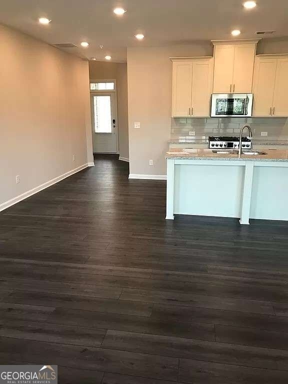 1302 Endicott Court - Photo 3