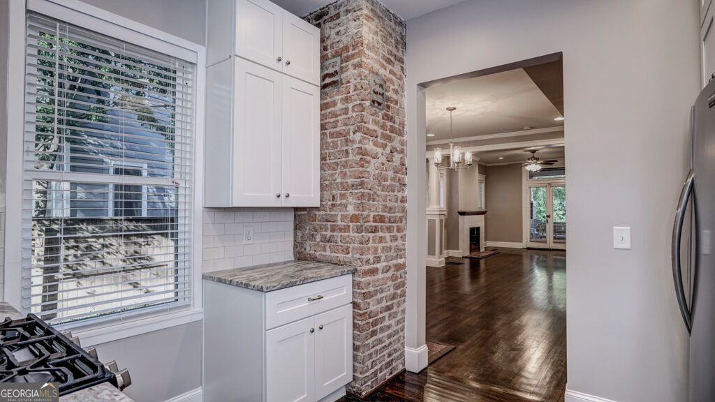 877 Edgewood Avenue - Photo 4