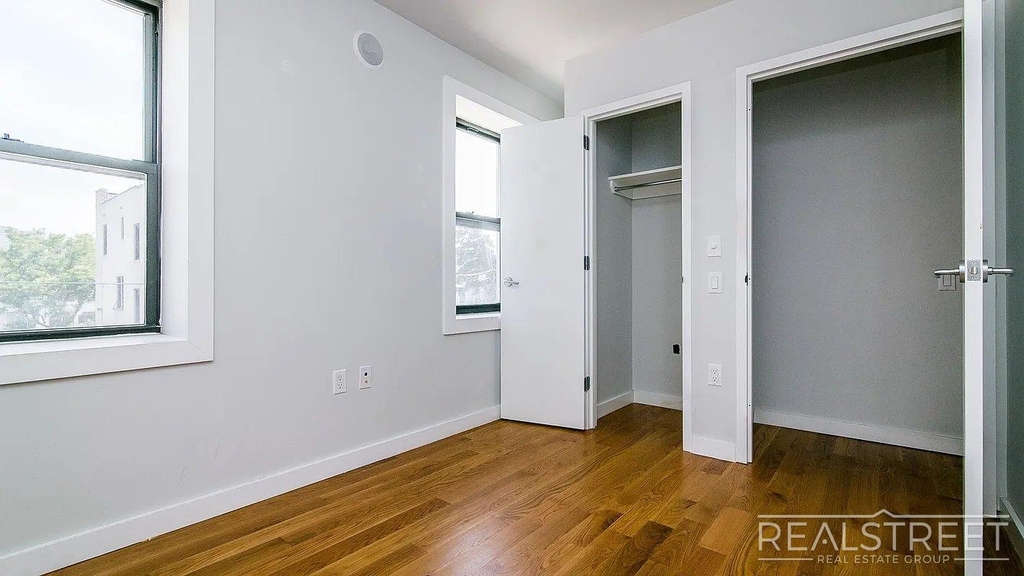 100 Dupont Street - Photo 4