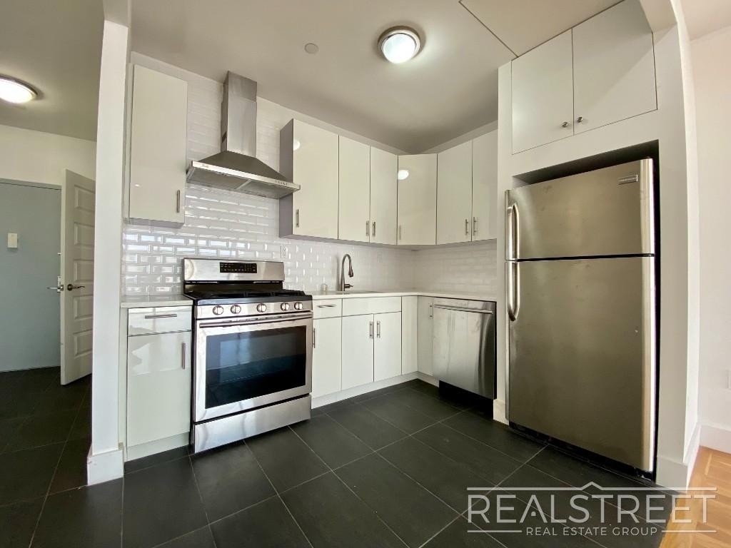 90-02 Queens Blvd - Photo 0