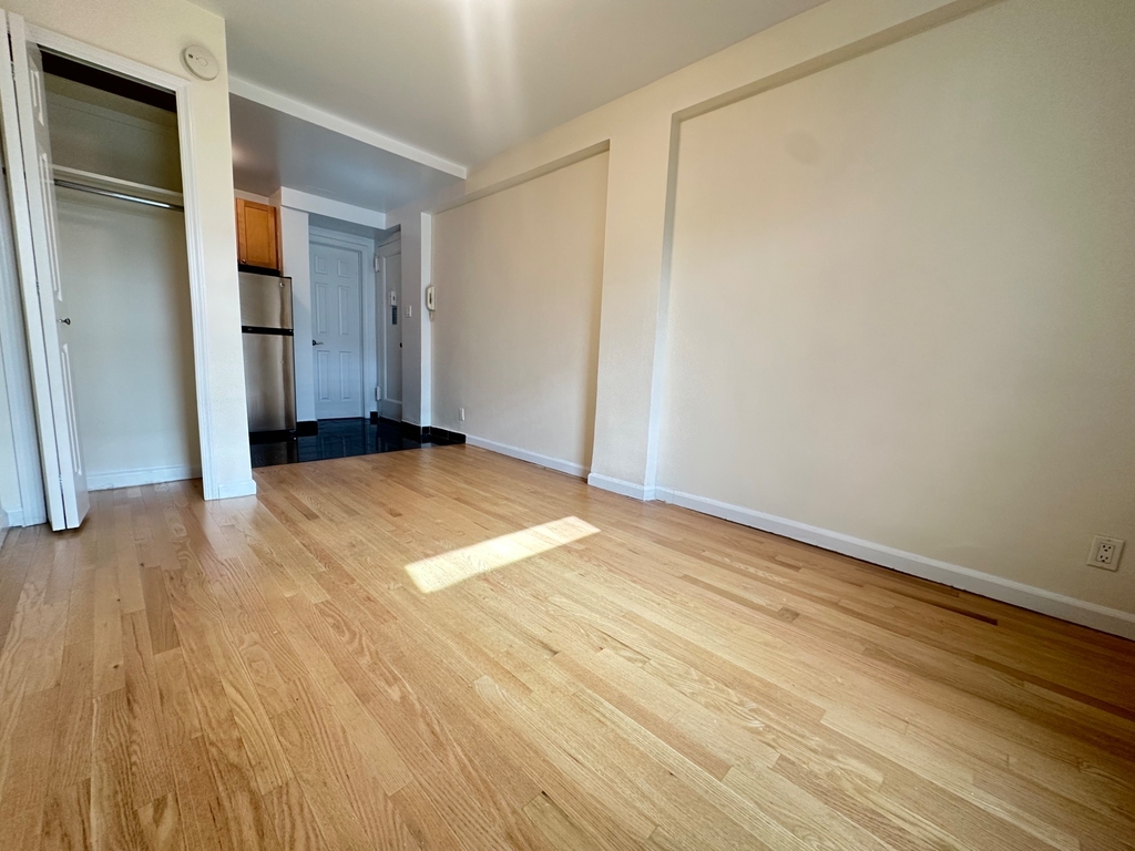150 East 84th Street - Photo 1