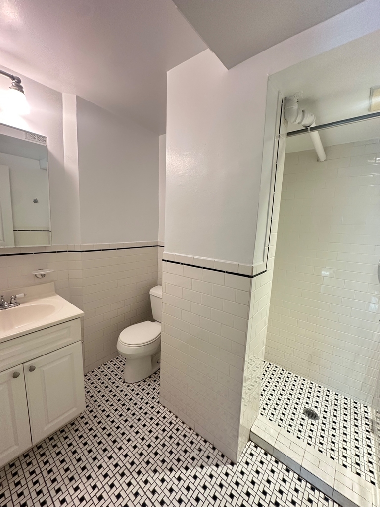 150 East 84th Street - Photo 4