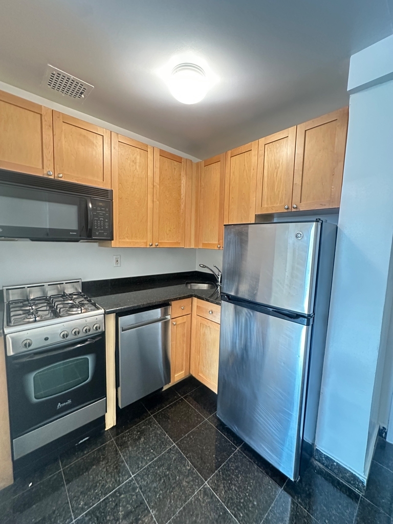 150 East 84th Street - Photo 0