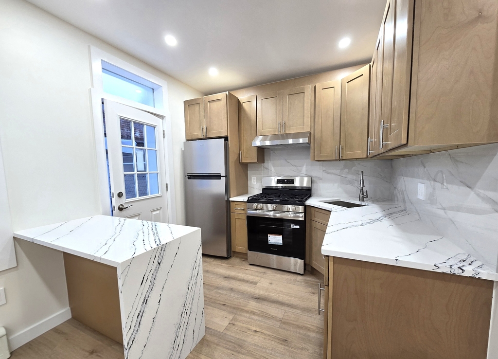 38-10 30th Street - Photo 4