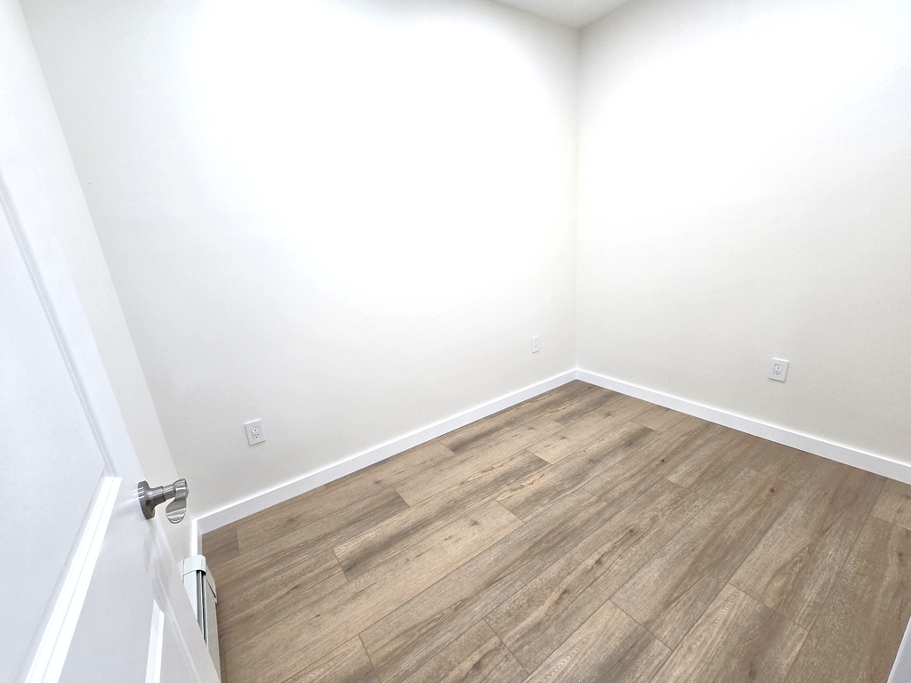 38-10 30th Street - Photo 13