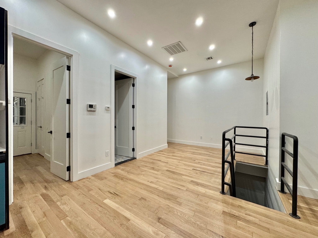 9 Marcus Garvey Boulevard - Photo 2
