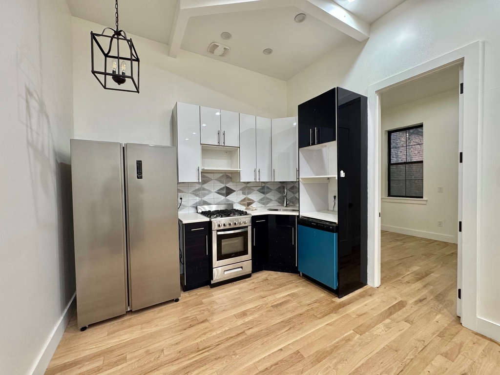 9 Marcus Garvey Boulevard - Photo 1
