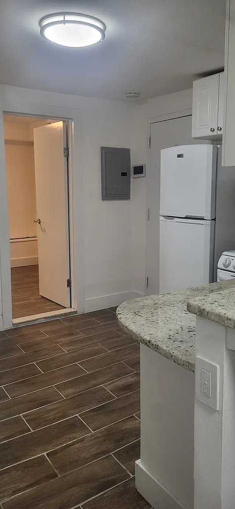  East 7th  - Photo 3