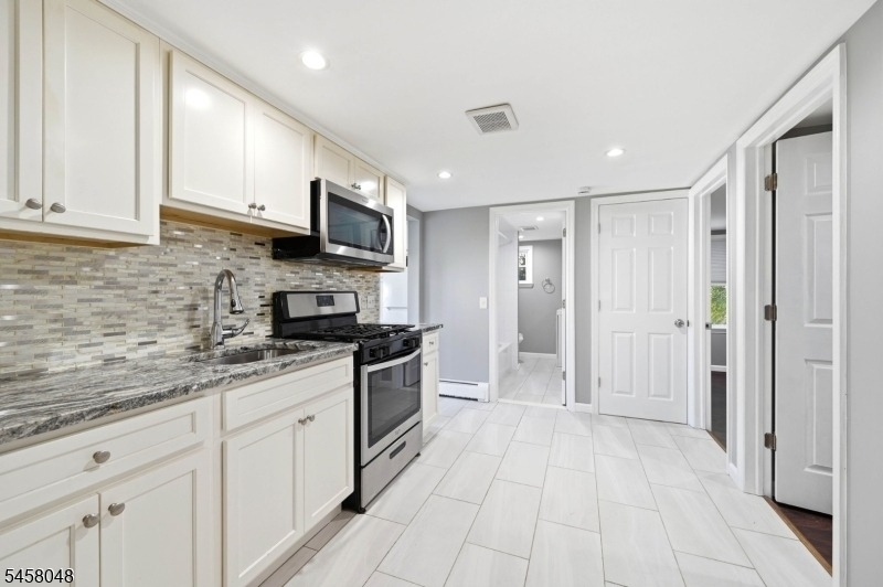 319 William St - Photo 2