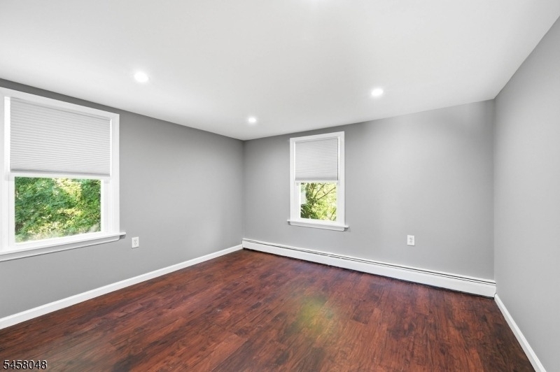 319 William St - Photo 4