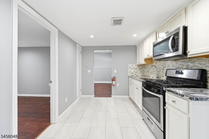 319 William St - Photo 3