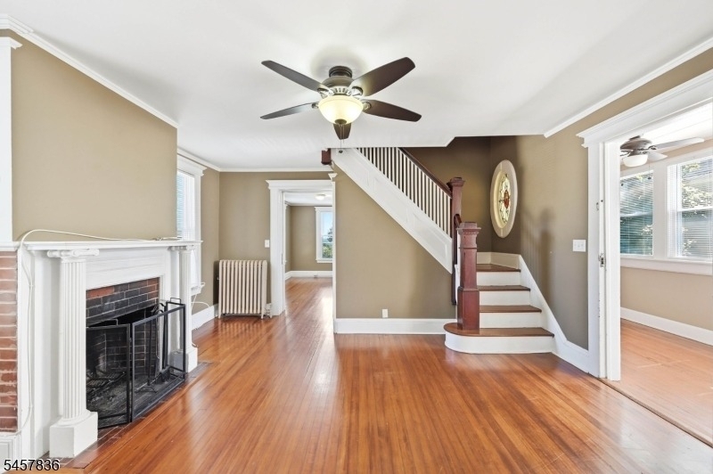 321 William St - Photo 2