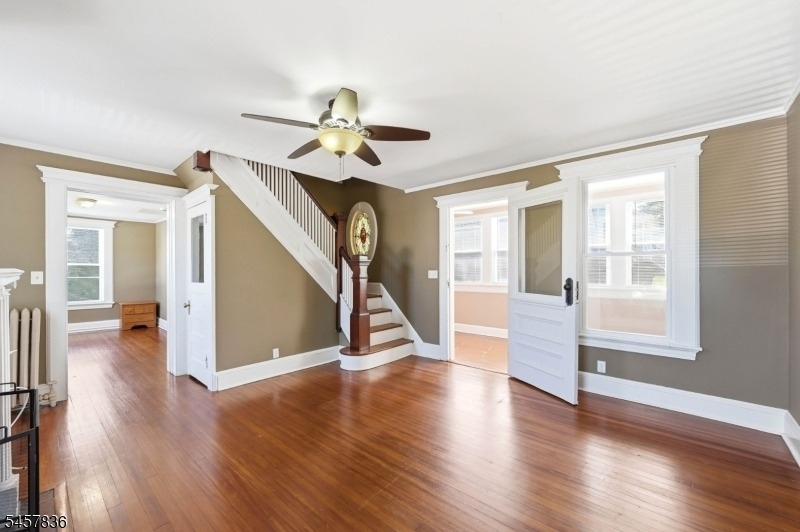 321 William St - Photo 3