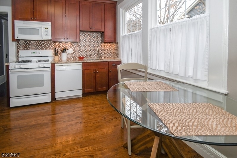 123 Baker St - Photo 5