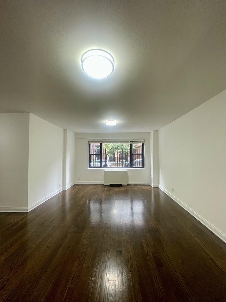 405 East 56th Street, 2E - Photo 2