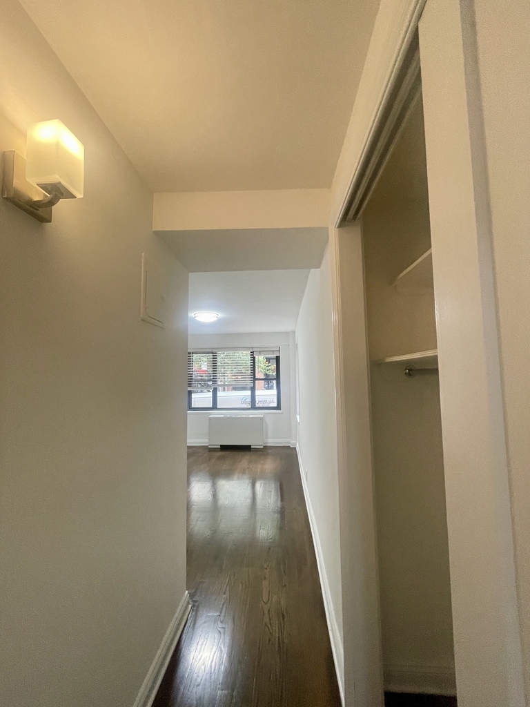 405 East 56th Street, 2E - Photo 5