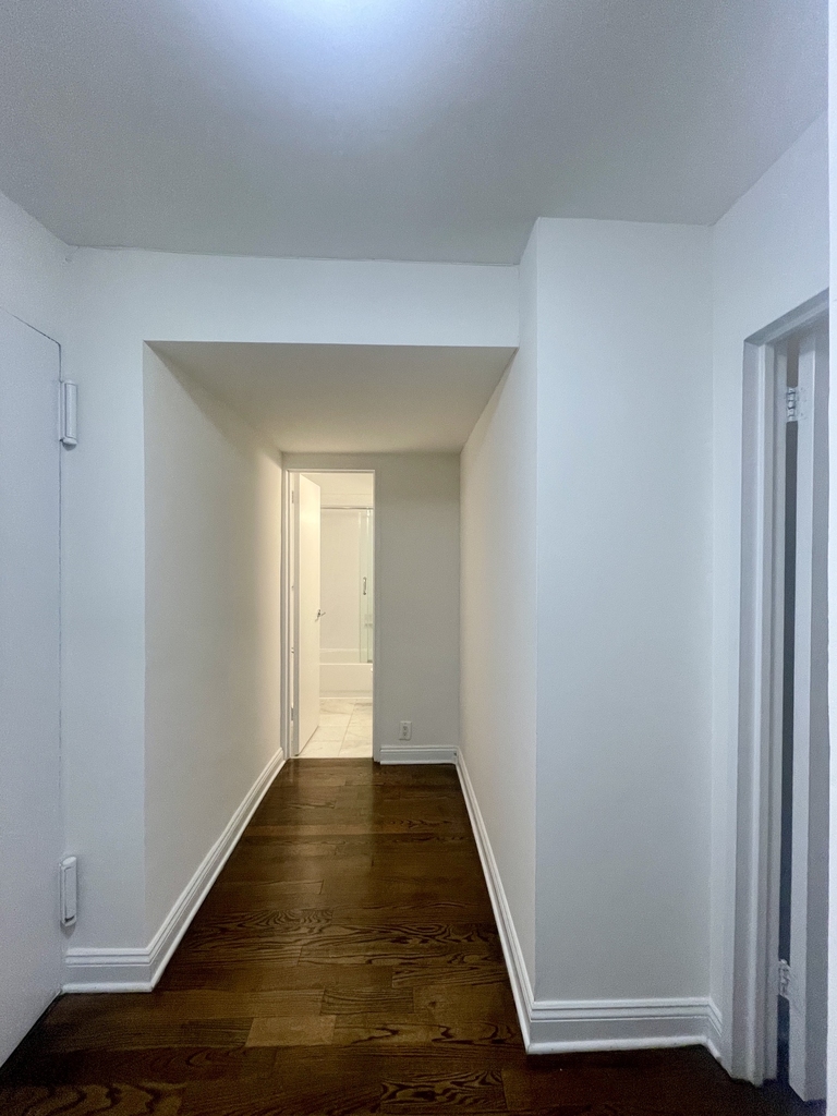 405 East 56th Street, 2E - Photo 10