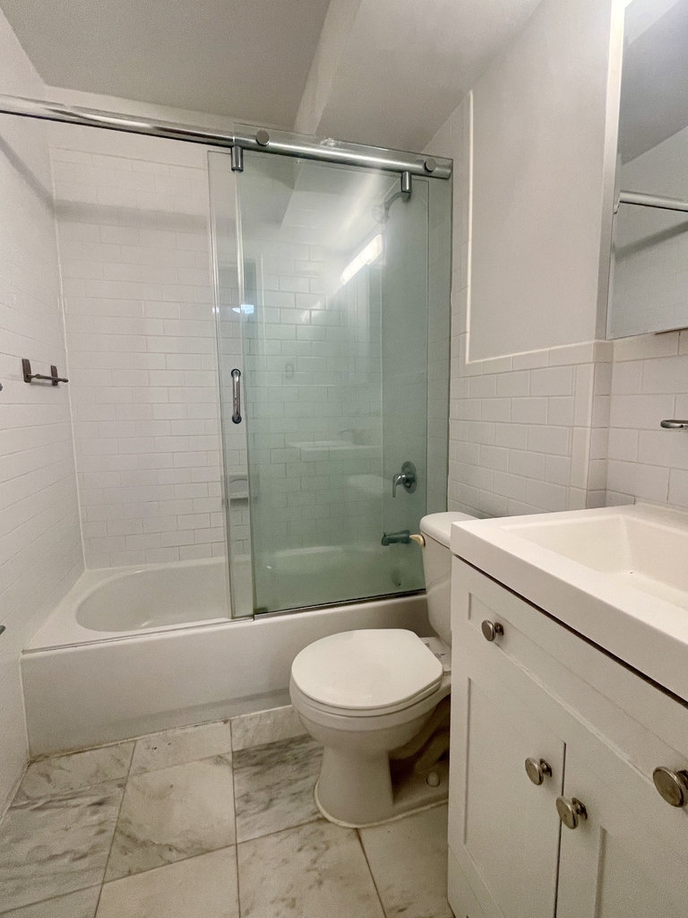 East 56th Street - Photo 7