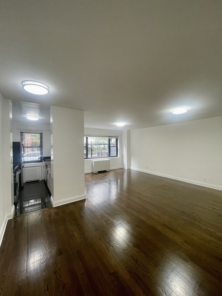 405 East 56th Street, 2E - Photo 0