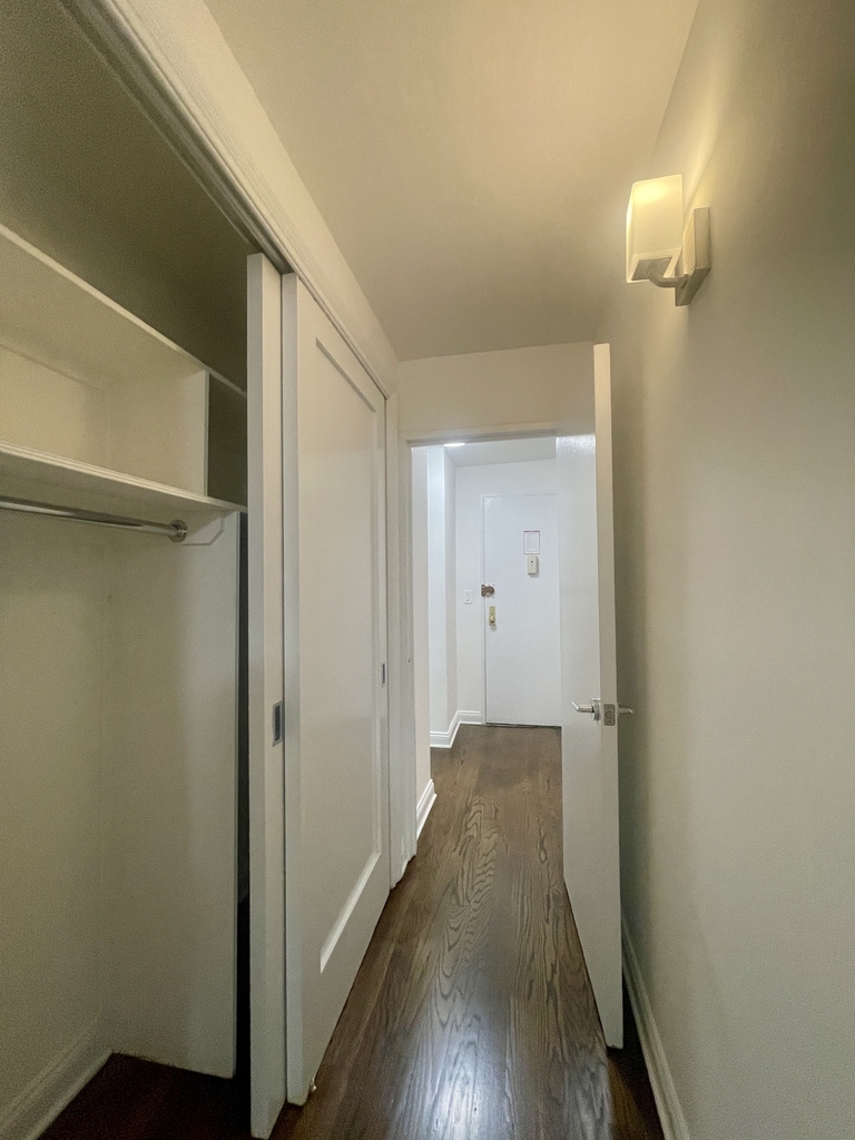 405 East 56th Street, 2E - Photo 9