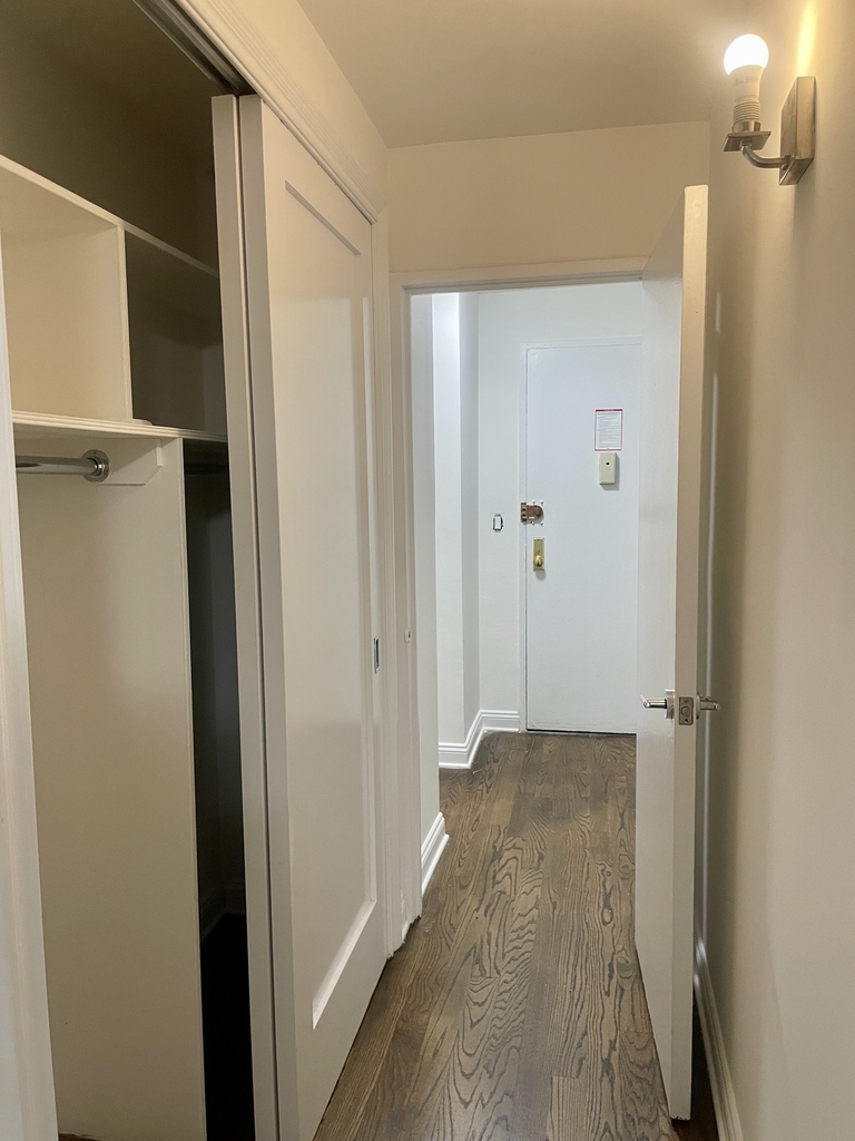 East 56th Street - Photo 6