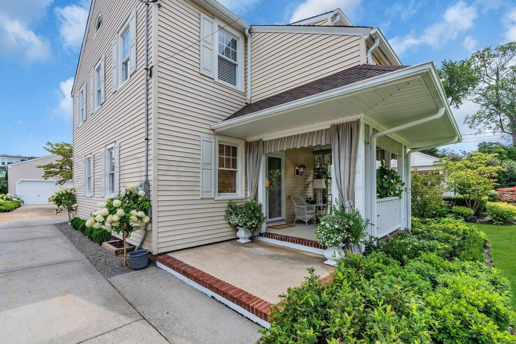204 Monroe Avenue - Photo 1