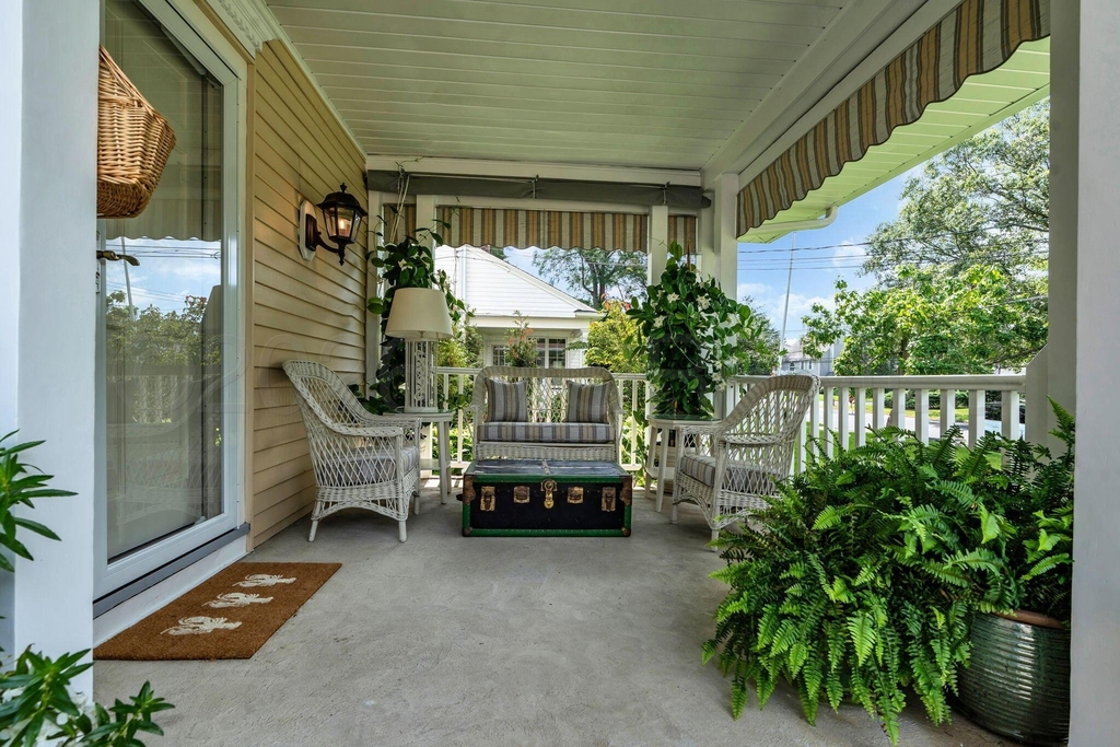 204 Monroe Avenue - Photo 2
