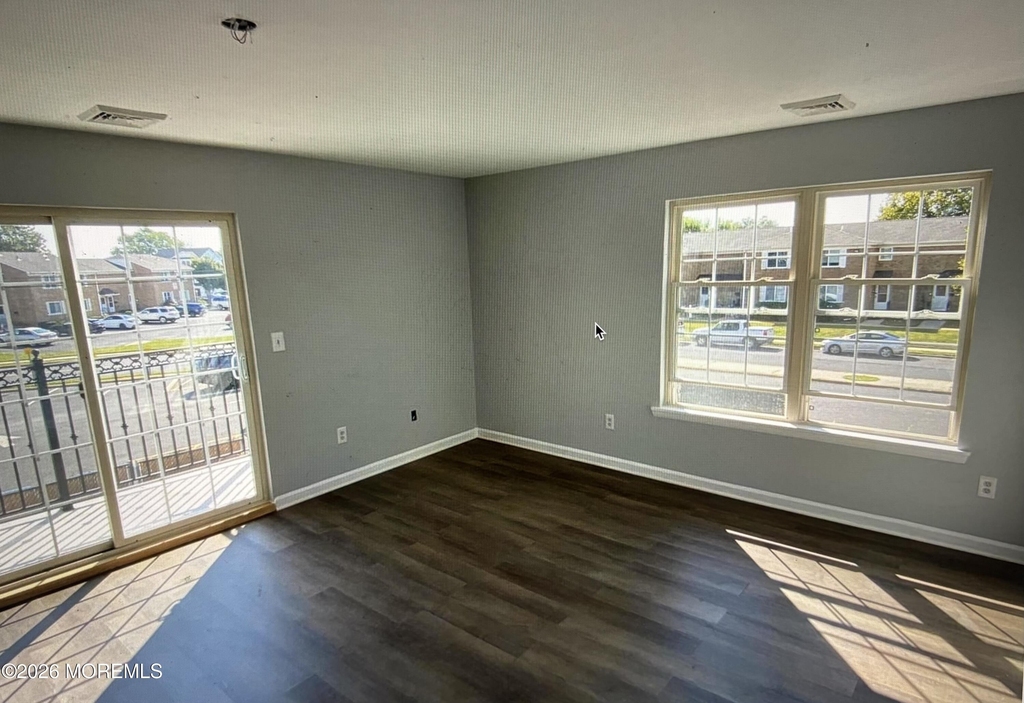 60-62 Carr Avenue - Photo 1