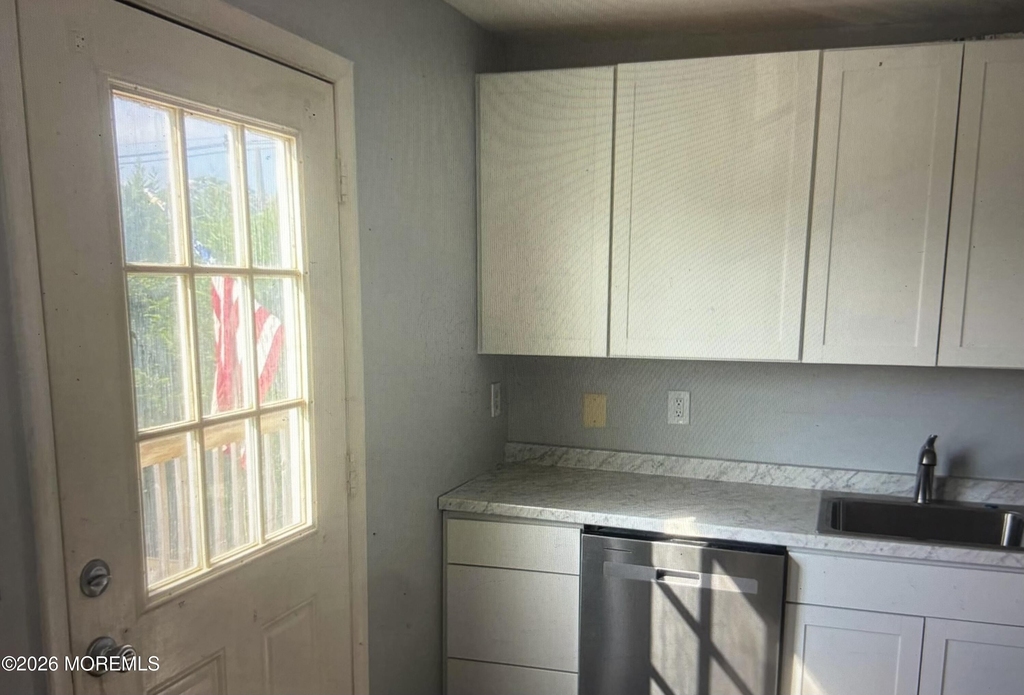 60-62 Carr Avenue - Photo 2