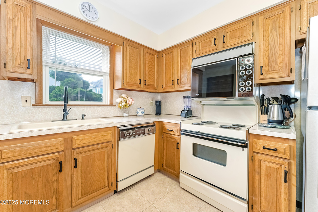 102 10th Avenue - Photo 6