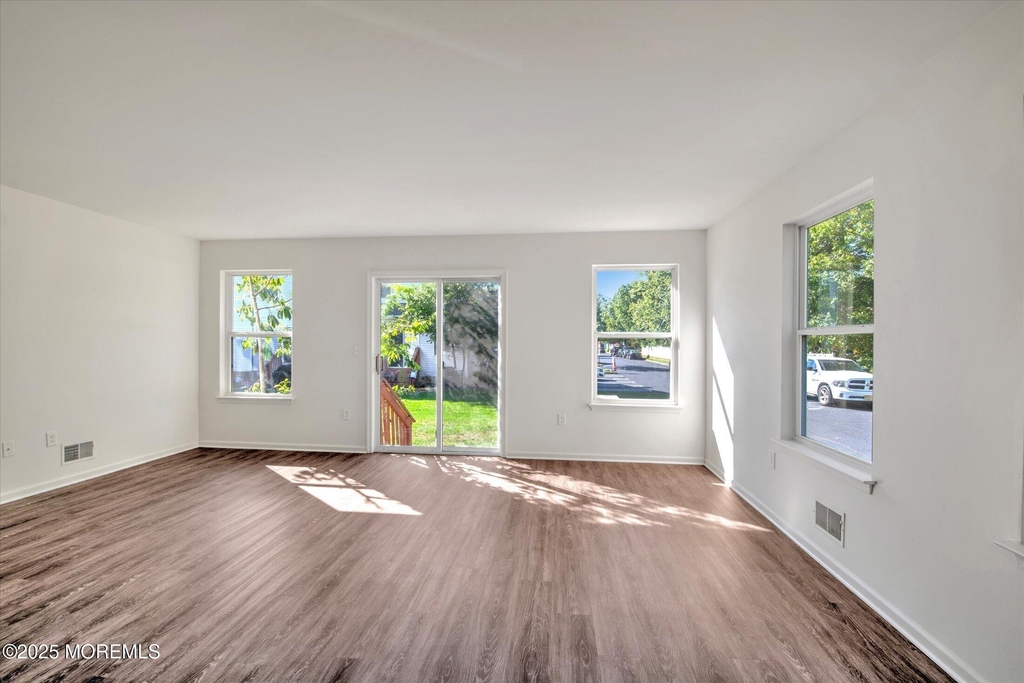 15 Esplanade Way - Photo 3