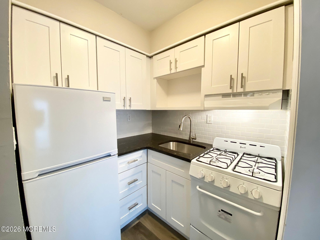 709 Ocean Avenue N - Photo 2