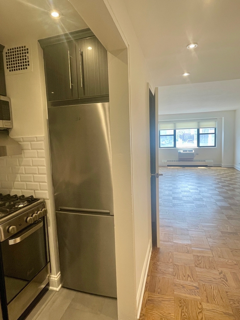  East 79th Street - Photo 4