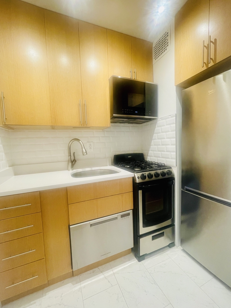  East 79th Street - Photo 5
