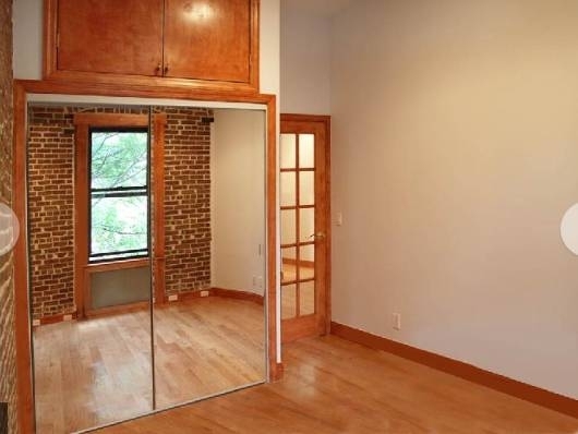 East 52 Street - Photo 1