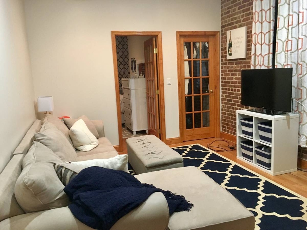 East 52 Street - Photo 4