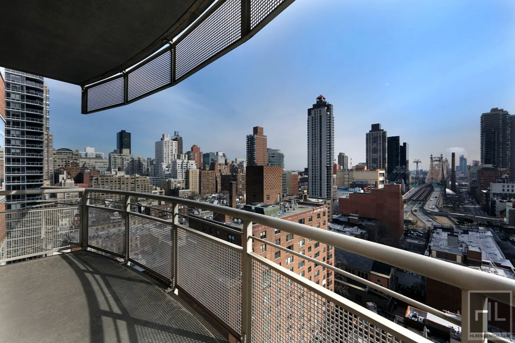 East 59 Street - Photo 5