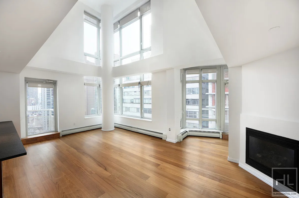 East 59 Street - Photo 2