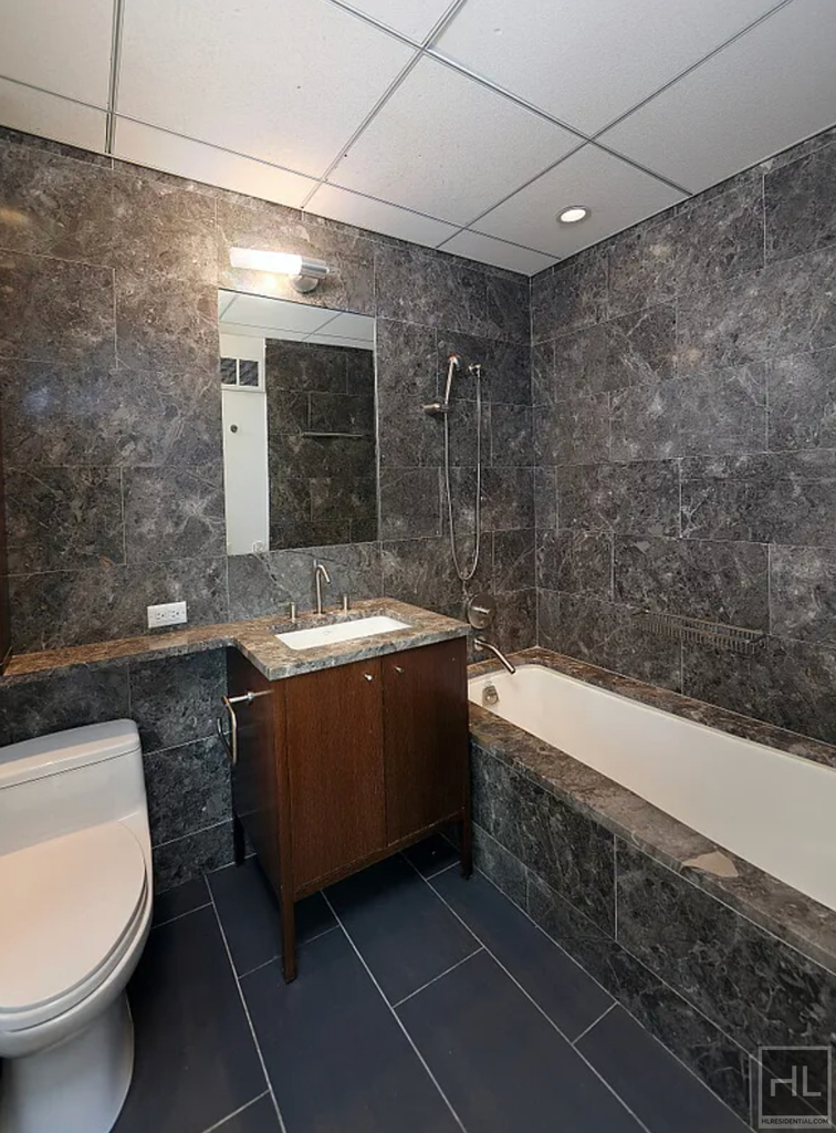 East 59 Street - Photo 4