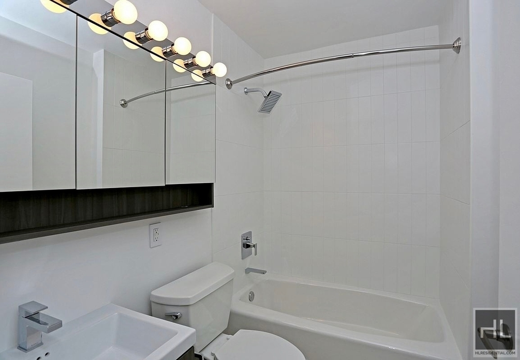 West 53 Street - Photo 1