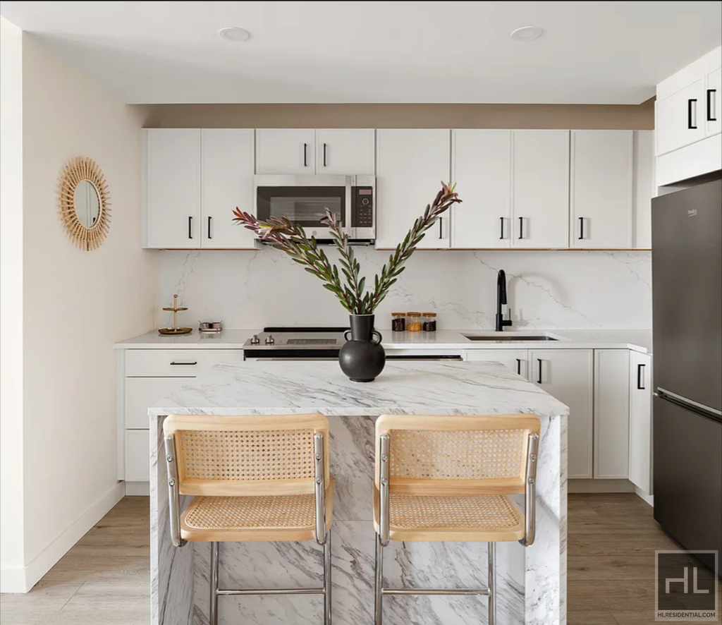East 177 Street - Photo 4